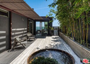 24956 Malibu Rd in Malibu, CA - Building Photo - Building Photo