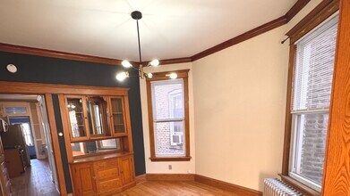 2927 N Sacramento Ave in Chicago, IL - Building Photo - Building Photo