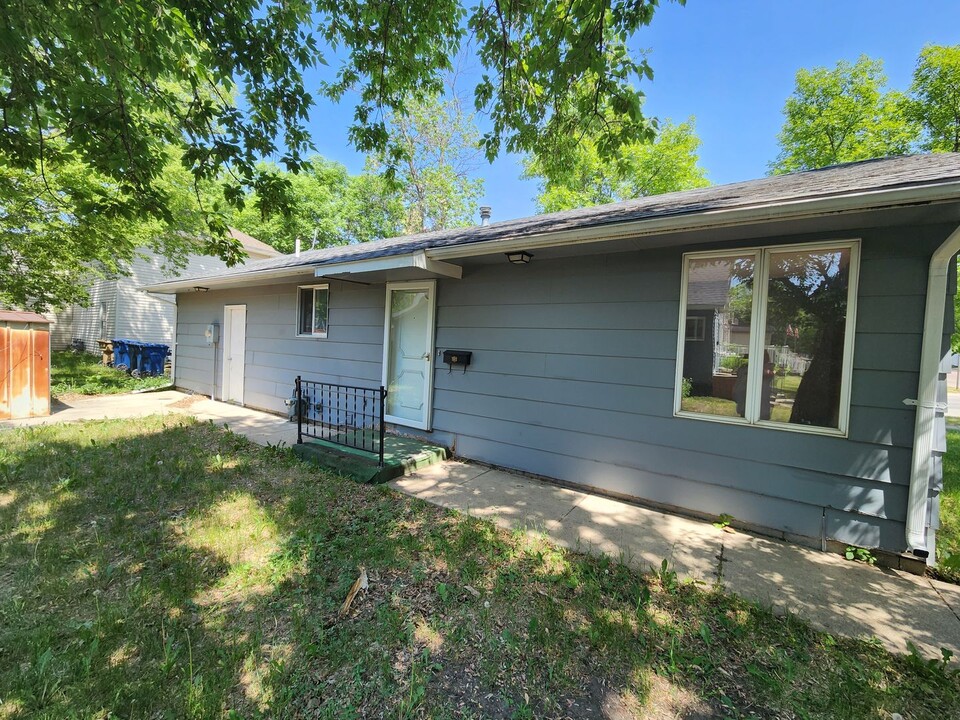401 S Maple in Watertown, SD - Building Photo