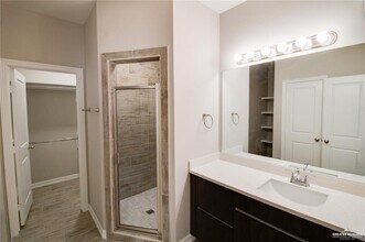 8 W Sunset Valley St in Alton, TX - Building Photo - Building Photo