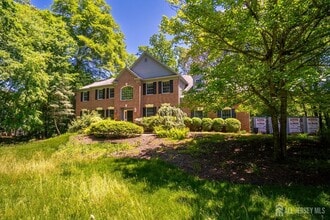 16 Cliffview Ct in West Windsor Township, NJ - Building Photo - Building Photo