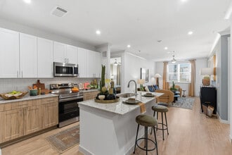 The Westlyn in Grand Prairie, TX - Foto de edificio - Building Photo