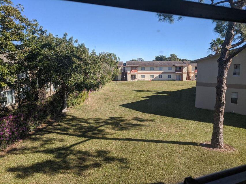 1846 Abbey Rd in West Palm Beach, FL - Building Photo