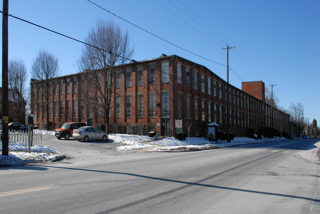 Sassafras Terrace in Mount Joy, PA - Foto de edificio - Building Photo