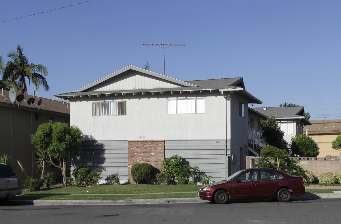 721 N Ridgeway Ln in La Habra, CA - Foto de edificio