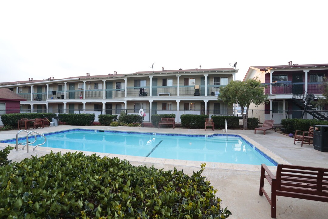 Vista Hermosa Apartments - All Utilities Incl in Chula Vista, CA - Building Photo
