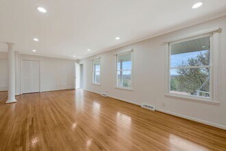 6833 Pennywell Dr in Nashville, TN - Building Photo - Building Photo