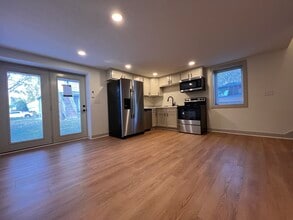 1909 Bequette St, Unit 3 detached in Fort Wayne, IN - Building Photo - Building Photo