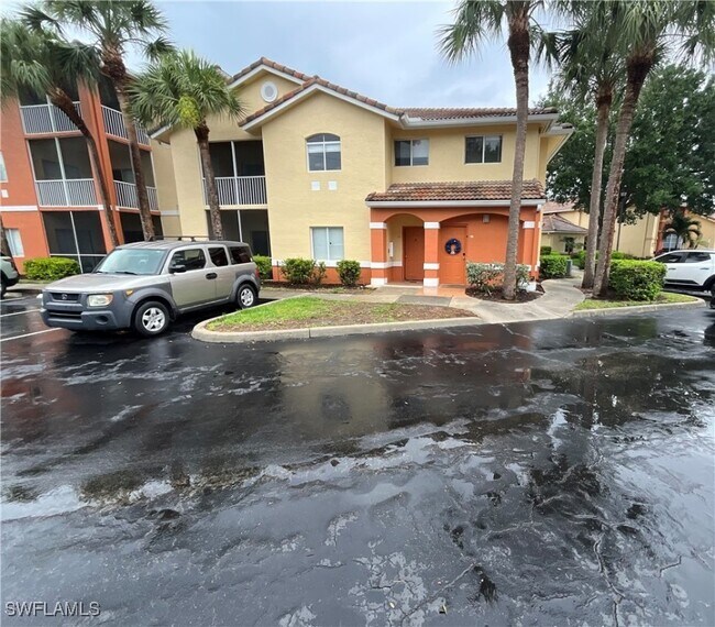 6490 Aragon Way in Ft. Myers, FL - Building Photo - Building Photo