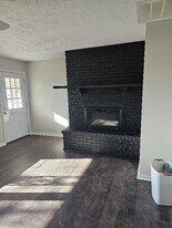 449 Keene Troy Pike in Versailles, KY - Building Photo