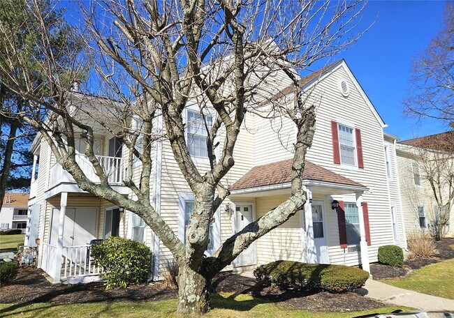 210 Fairview Cir in Middle Island, NY - Building Photo - Building Photo