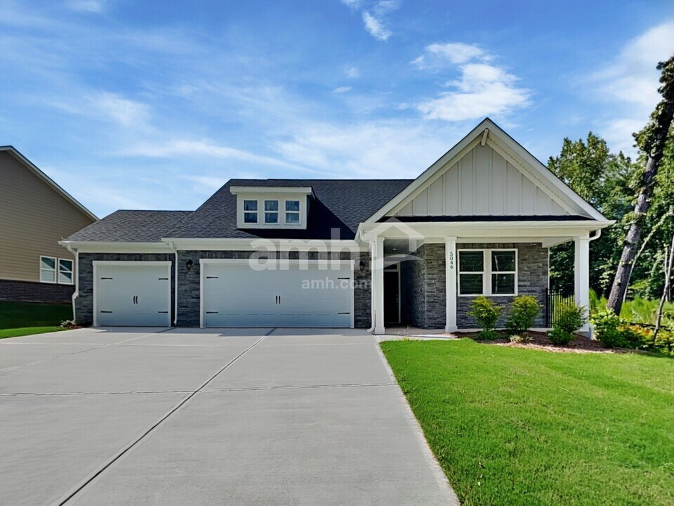 5046 Pebble Bridge Wy in Auburn, GA - Foto de edificio