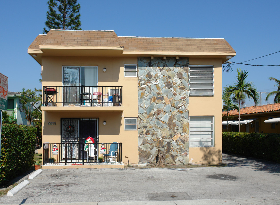 1619 NW 1st St in Miami, FL - Building Photo