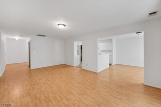 20 Jennifer Dr in East Hanover, NJ - Building Photo - Building Photo