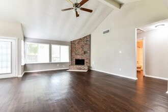 3002 Sherborne St in Pearland, TX - Building Photo - Building Photo