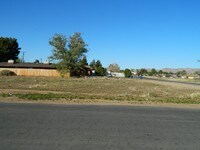 20245 Pawhuska Rd in Apple Valley, CA - Building Photo - Building Photo