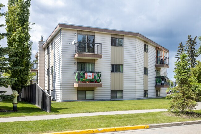 3522 49 Av in Red Deer, AB - Building Photo - Building Photo