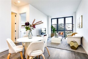 800 Embassy Dr, Unit 420 in Austin, TX - Building Photo