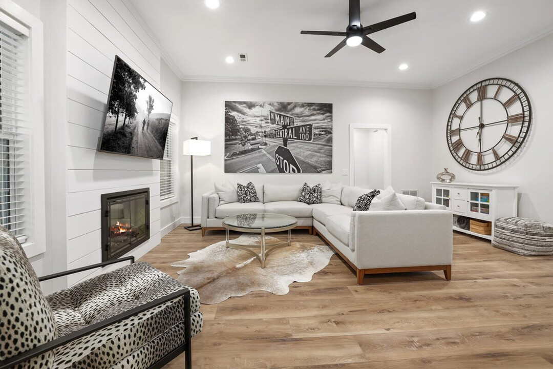 304 Coachlight Dr in Bentonville, AR - Building Photo