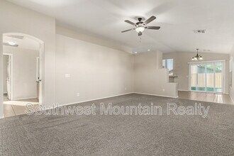 1098 W Oak Tree Ln in San Tan Valley, AZ - Building Photo - Building Photo