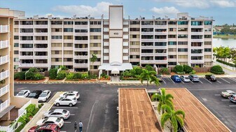 450 Treasure Island Causeway in Treasure Island, FL - Building Photo