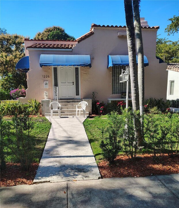 1226 Genoa St in Coral Gables, FL - Building Photo