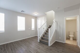 5211 Burton Dr in Phoenix, AZ - Foto de edificio - Building Photo