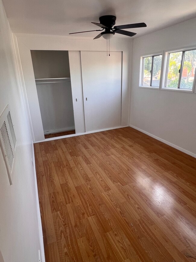 3330 Sequoia Dr, Unit B in South Gate, CA - Foto de edificio - Building Photo