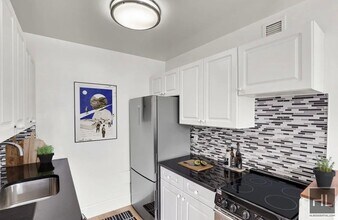 LEXINGTON AVENUE in New York, NY - Building Photo - Building Photo