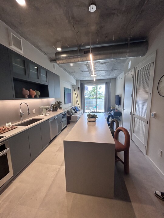 41 NW 31st St, Unit 308 in Miami, FL - Building Photo