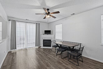 29 Camellia Ln in Hampton, VA - Building Photo - Building Photo