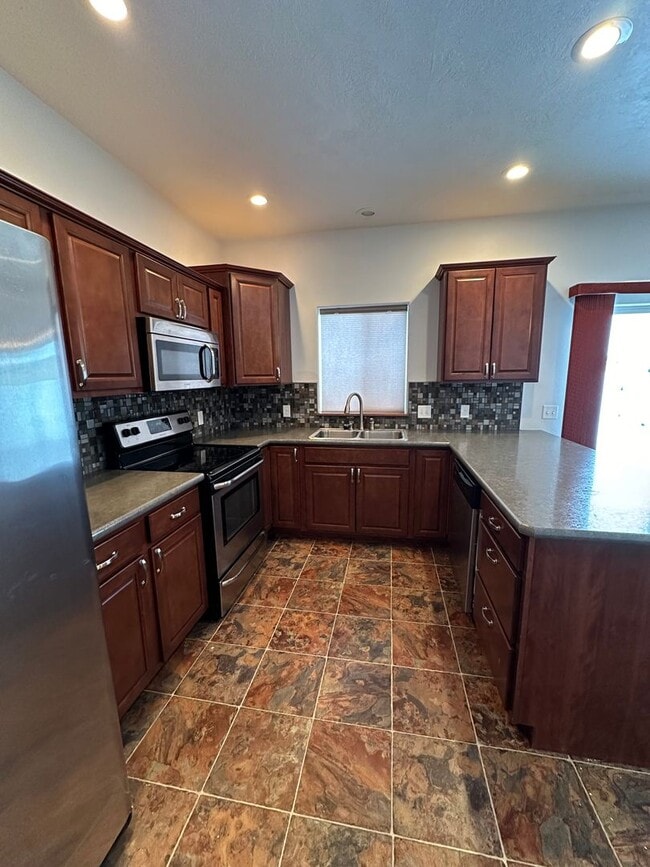 1524 35th Ave SE in Minot, ND - Building Photo - Building Photo