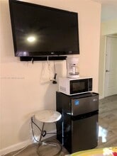 6890 Liberty St in Hollywood, FL - Building Photo - Building Photo