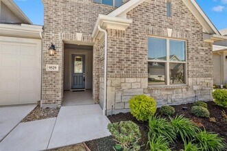 9529 Windwood Ln in Denton, TX - Building Photo - Building Photo