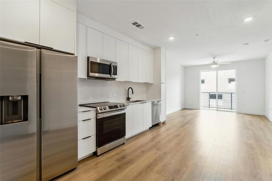 1701 Simond Ave, Unit 401 in Austin, TX - Building Photo