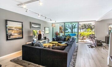 535 Ocean Ave, Unit 1A in Santa Monica, CA - Building Photo - Building Photo