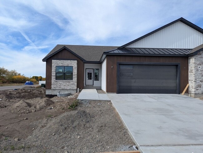 property at 686 S Cutler Ave