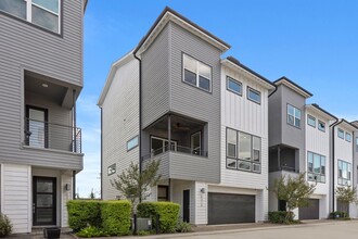 6315 Timbergrove Gardens Ln in Houston, TX - Building Photo - Building Photo