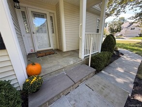 33 Osborne Glen in Poughquag, NY - Building Photo - Building Photo