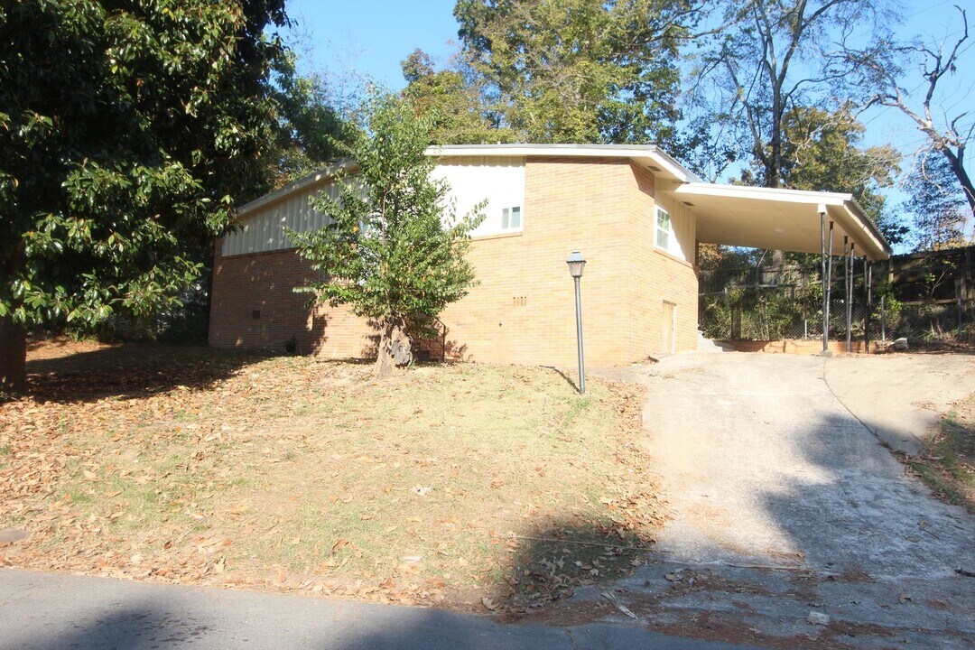 733 Barclay Ln in Birmingham, AL - Building Photo