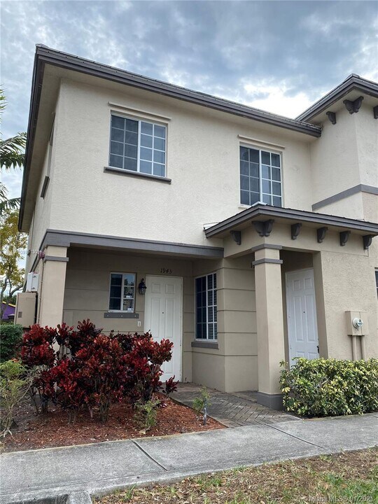 1943 Marsh Harbor Dr-Unit -301 in Riviera Beach, FL - Building Photo