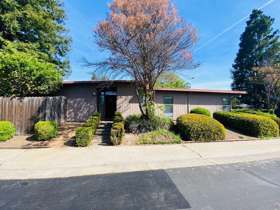 8799 Cheer Ct in Elk Grove, CA - Building Photo