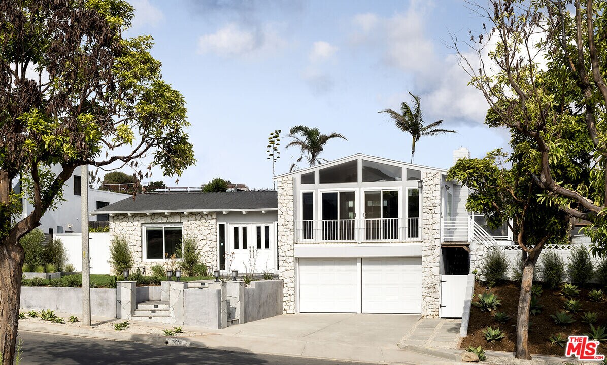 3818 Seahorn Dr in Malibu, CA - Building Photo