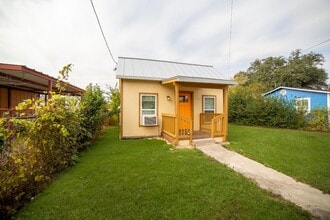 611 Rochambeau St in San Antonio, TX - Building Photo - Building Photo