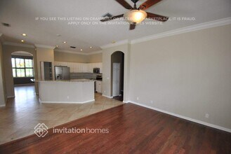 7142 Taylorwood Dr in Lake Worth Beach, FL - Foto de edificio - Building Photo