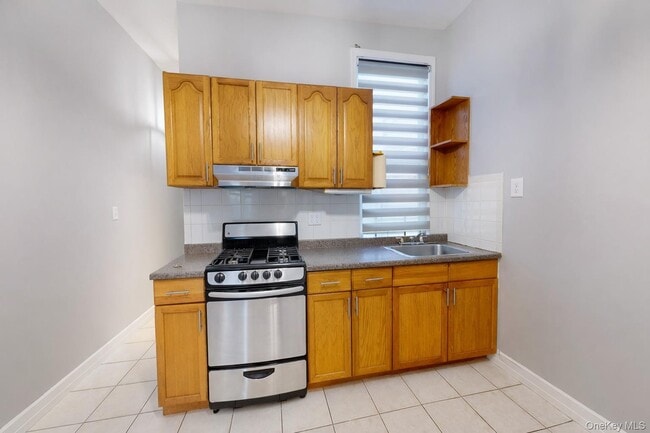 property at 7-87 Woodward Ave