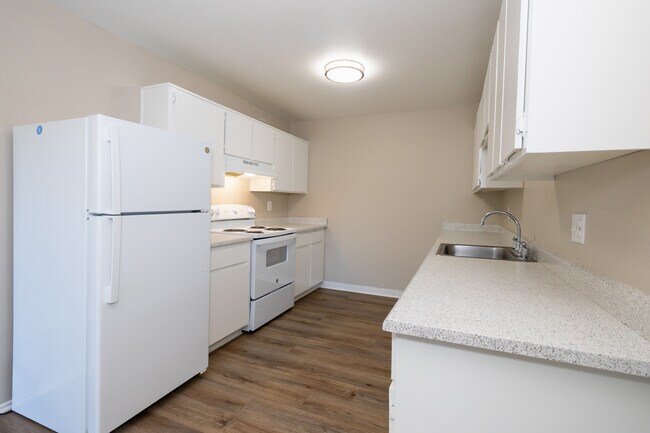 Cambridge Park in Sacramento, CA - Foto de edificio - Interior Photo