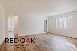 354-360 Rennie Ave in Los Angeles, CA - Building Photo