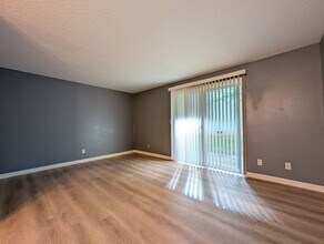 1615 Oak Patch Rd in Eugene, OR - Building Photo - Building Photo