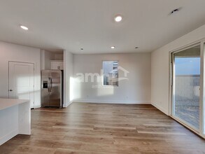 4594 Camden Bridge St in Las Vegas, NV - Foto de edificio - Building Photo